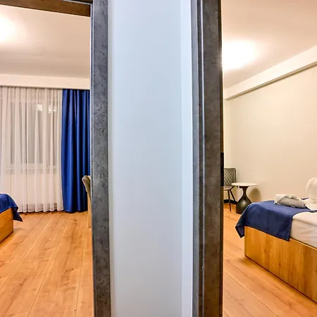 Class Hotel